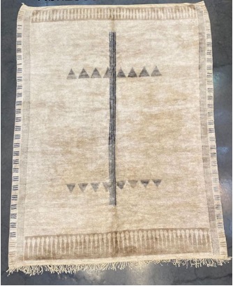 BEIGE RUG WITH GREY TRIANGLE DESIGN-image