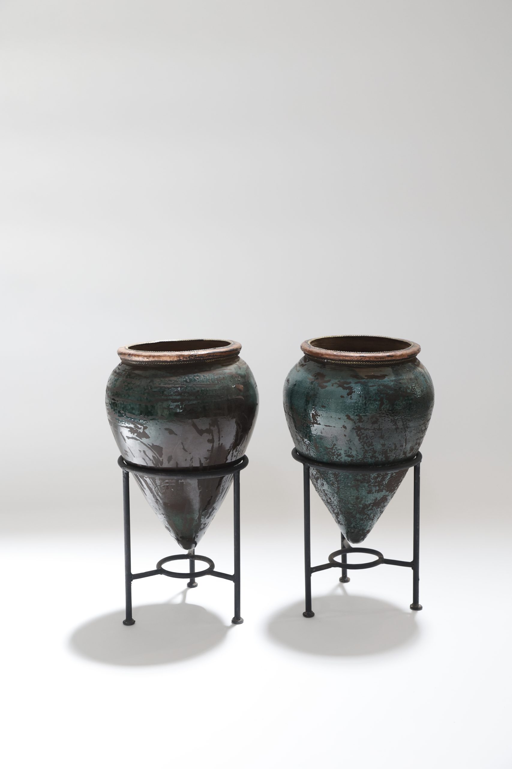 GREEN CERAMIC POT WITH STAND-image